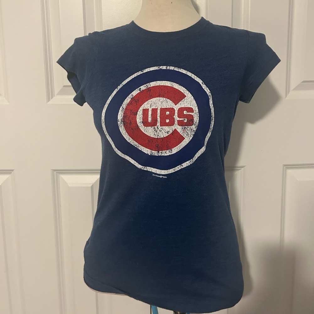 Cubs Women's Blue T-Shirt size medium